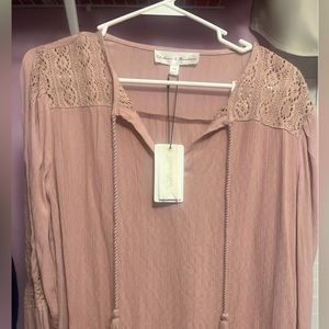 BNWT top Size Med